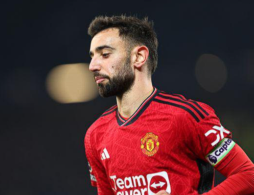 曼联传奇罗布森力挺B费：红魔应留核心中场